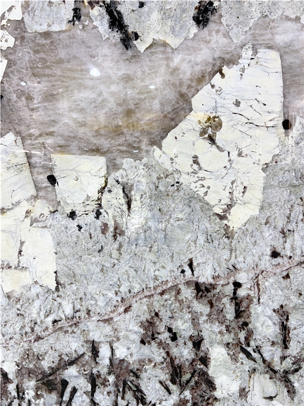 Splendor White Granite Slabs
